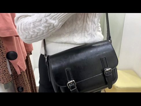 ❤️ Ommaviy onanizm yosh kaltak FeralBerry bir dildo bilan fitting xonasida ❤️❌ Sifatli pornoda bizda ❤